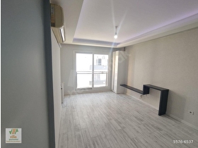 BEYAZEVLERDE SİTEDE KAPALI OTOPARKLI 2+1 EBEVEYN BANYOLU DOĞALGAZLI LÜKS DAİRE