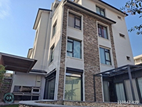 KUZEYTEPE BAHÇELİEVLER SİTESİ 7+1 TRİPLEKS 577 M2 ALANLI GARAJ VE BAHÇE PEYZAJLI SATILIK VİLLA