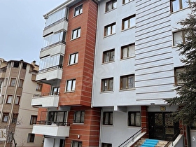 ÖVEÇLER VE SOKULLU YAKINI 3+1+2 BANYOLU ÖN CEPHE ASANSÖRLÜ