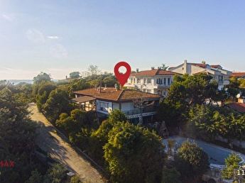 burgazada da muhtesem deniz ve orman manzarali satilik ev 11217 7619 hepsiemlak burgazada da muhtesem deniz ve orman manzarali satilik ev 11217 7619 hepsiemlak