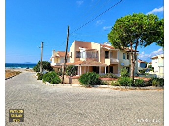 cesme germiyan yalisi mevkinde denize 50 metre kose konumda deniz goren satilik 3 1 dubleks villa 97586 443 hepsiemlak