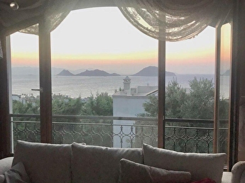 Bodrum Turgutreis De Muhtesem Konum Ve Manzarali Havuzlu Villa Hurriyet Emlak