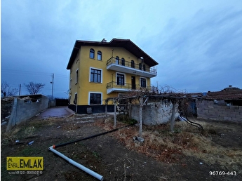 satilik mustakil bahceli ev meram karahuyuk uc katli 2000 m2 arsa icinde 96769 443 hepsiemlak