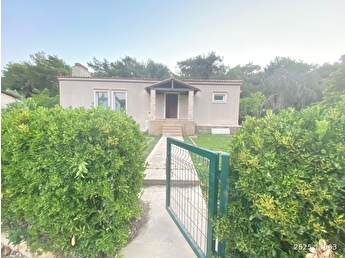 altinkoy urla da sezonluk kiralik villa denize yurume mesafesinde havuzlu 7 24 guvenlikli sitede 2525 13663 hepsiemlak