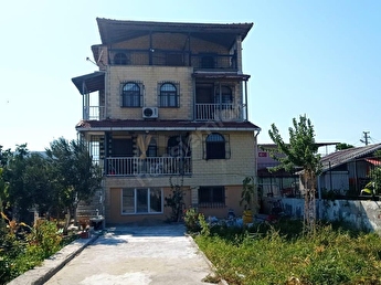 Urla Icmeler De Kiralik 3 1 Daire Denize 100 Mt Bahceli Hurriyet Emlak