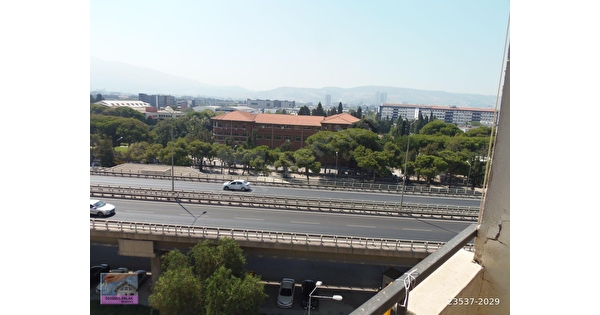 BORNOVA KÜÇÜKPARK METRONUN YANINDA ÜÇ ODA SALON140M2 GENİŞ AYDINLIK
