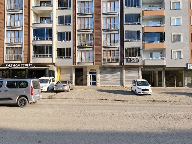 TİREBOLUDA ANA CADDE ÜZERİ MERKEZİ LOKASYONDA 3+1 DOĞALGAZLI ASANSÖRLÜ DAİRE - Görsel 3