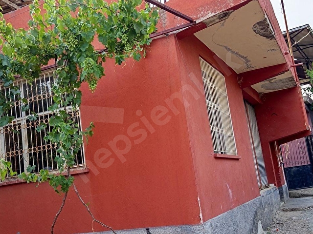 Akdeniz Emlaktan Satılık Adana Kozan İlç Şevkiye  mah 988 m2 arsa içi Müstakil ev