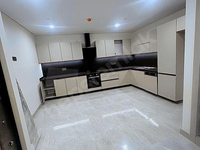 KREDİYE UYGUN SATILIK BAHÇELİ BÜYÜK 2+1 ATAŞEHİR MODERN SİTESİ