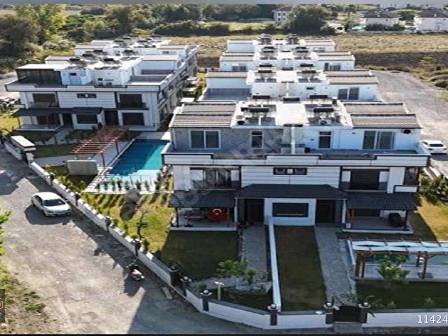 tatil sitesinde tıripleks satık villa 3+1 bahçeli teraslı