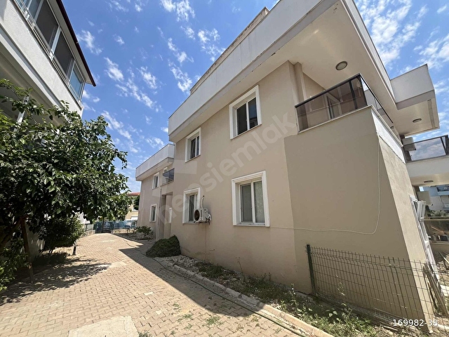 SIĞACIK MERKEZDE GENİŞ TERASLI 3 BALKONLU 3+1 DUBLEKS DAİRE