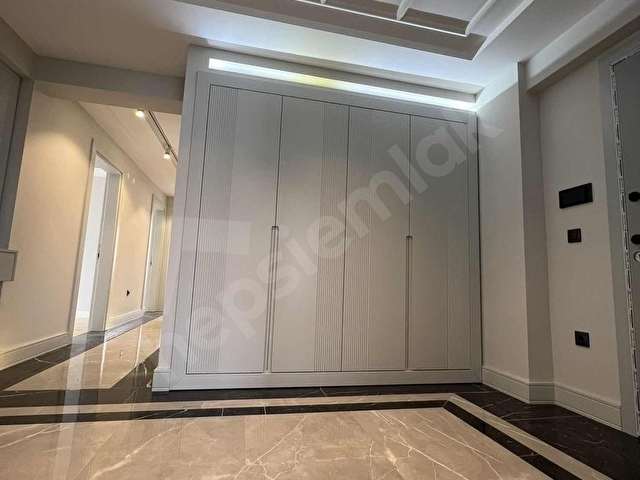 ATAKUMDA ULAŞIMA SAHİLE YAKIN LÜKS GİYİNME ODALI 4+1 DAİRE