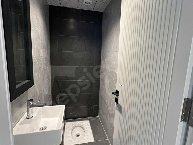 ATAKUMDA ULAŞIMA SAHİLE YAKIN LÜKS GİYİNME ODALI 4+1 DAİRE - Görsel 4