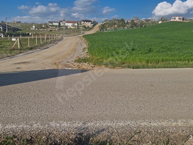 HASANOĞLANDA TEK TAPU, KÖŞE BAŞI, ALT YAPILARI HAZIR 1000M2 ARSA