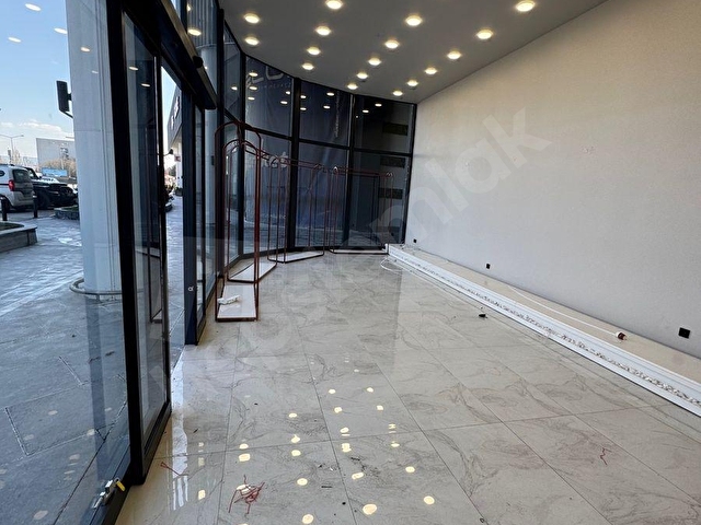 VELÜX AVM DE FULYAPILI 120m2 MAĞAZA İŞYERİ OFİS KÖŞE KONUMLU - Görsel 10