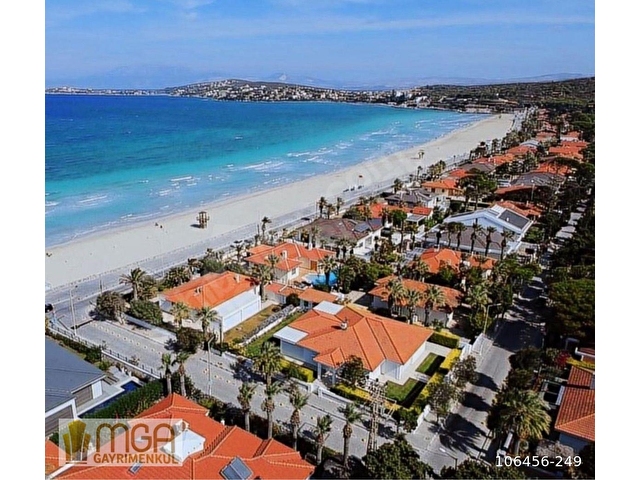 Çeşme Şantiye Evleri Satılık 4+1 Müstakil Villa