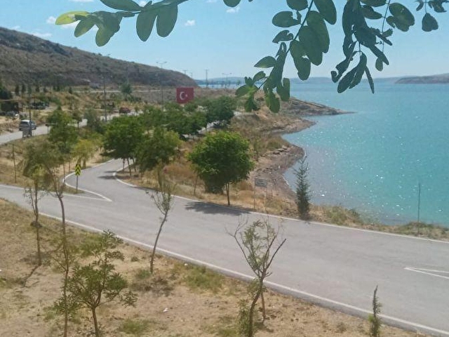 baraj manzarali kuscu da 1200 m2 hisseli arsa