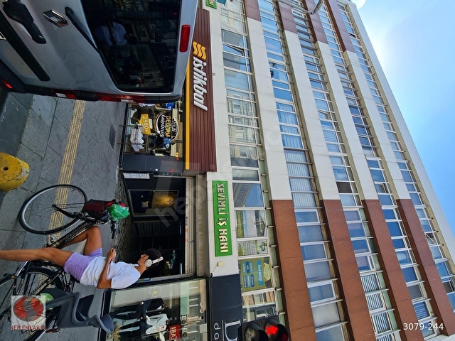 KADIKÖY ALTIYOLDA SEVİMLİ İŞ HANINDA 20 M2 DÜKKAN