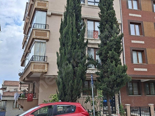 GÜN EMLAKTAN YENİMAHALLE MERKEZ ARAS SOKAKTA 2+1 BAKIMLI KOT-1 DAİRE