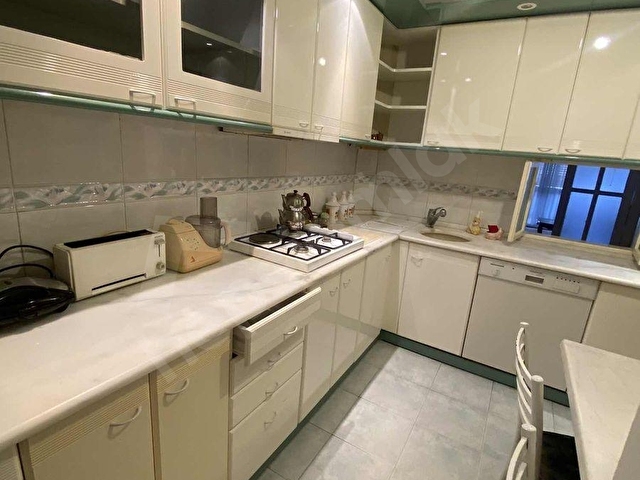 BU İLK 3+1 DEN 2+1 ÇEVRİLMİŞ MERKEZİ ÖN 120M2 ARAKAT OTOPARKLI - Görsel 5