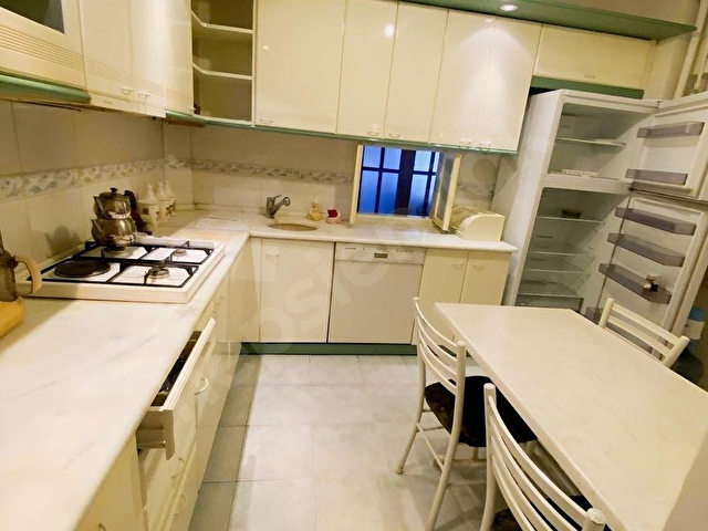 BU İLK 3+1 DEN 2+1 ÇEVRİLMİŞ MERKEZİ ÖN 120M2 ARAKAT OTOPARKLI - Görsel 2