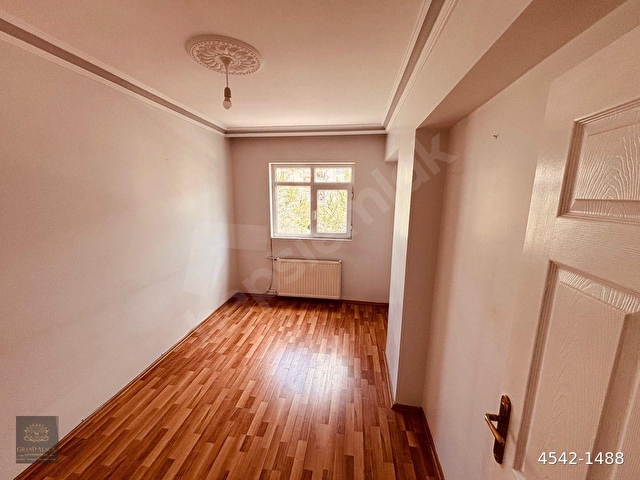 Topçu mahallesinde 3+1 Kiralık Daire - Görsel 3