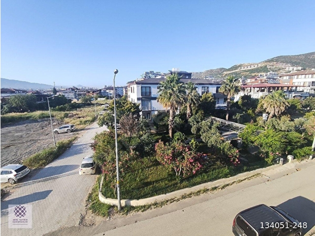 AŞAĞI OKÇULARDA 350 MT LÜKS DUBLEKS 3 CEPHELİ KÖŞE BAŞI
