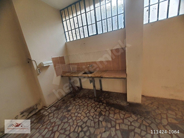 Küçükçekmece Halkalıda Depoya İmalata Uygun WCli Mutfaklı Kiralık İşyeri Dükkan - Görsel 19