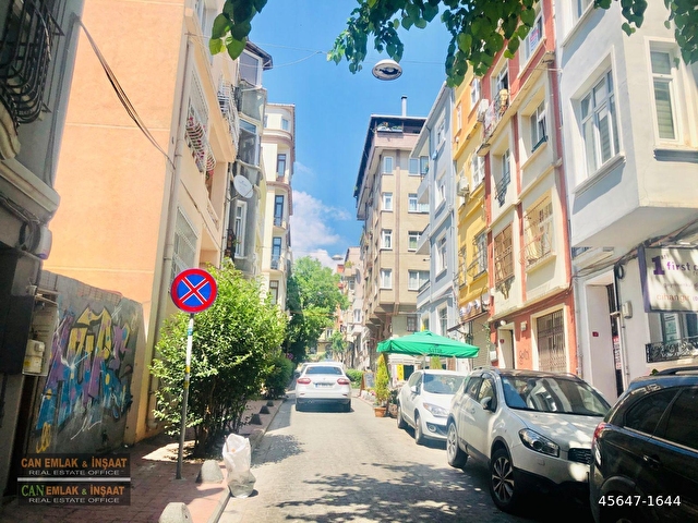 Cihangirde Tam Göbekte Yüksek Tavanlı Tamamı Yenilenmiş Sıfır Süper Bahçeli Balkonlu (2+1)(95)m2 - Görsel 30