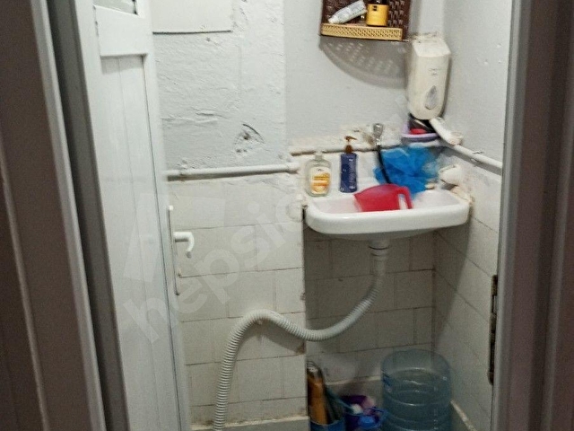 laleli Nişanca da 2+1 çatı katı eşyalı.daire öğrencilere,bekarlara ve yabancılara uygundur - Görsel 8