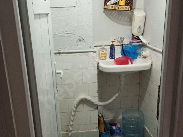 laleli Nişanca da 2+1 çatı katı eşyalı.daire öğrencilere,bekarlara ve yabancılara uygundur - Görsel 9
