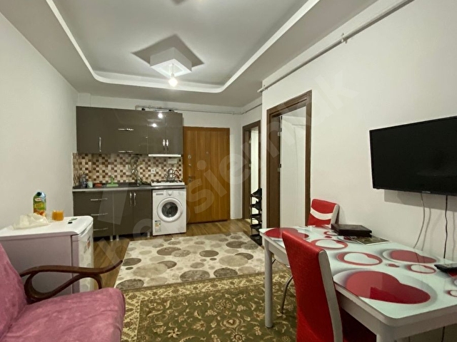 Kuş Kafesi Sokağında Satılık Eşyalı 1+1 Daire