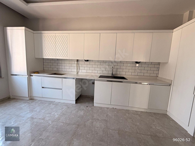 ÇAMLICA GAYRİMENKULDEN ŞEHİRGÖSTERENDE 4+1 ULTRA KİRALIK DAİRE - Görsel 3