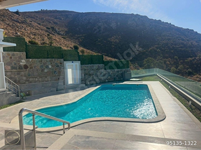 Bodrum Gümüşlük Kum Plajlı Koyda Adalar Manzaralı 6+2 Villa - Görsel 5