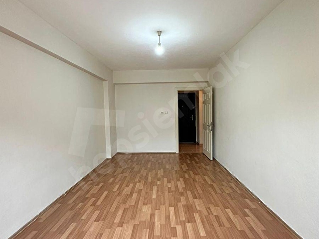 RK EMLAKTAN REŞADİYE MAHALLESİNDE ARA KAT İSKANLI 2+1 DAİRE - Görsel 7