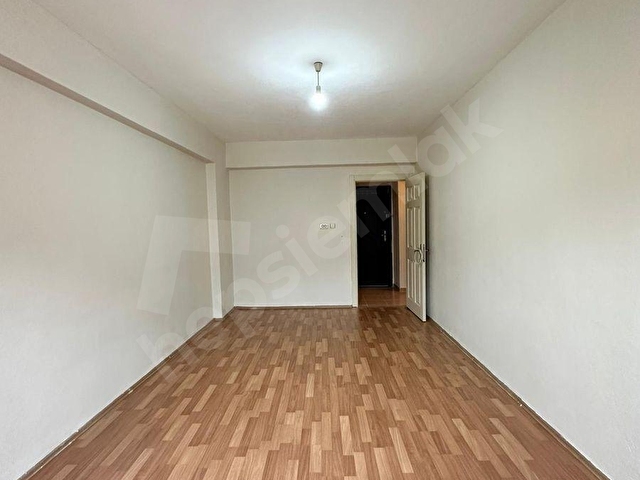 RK EMLAKTAN REŞADİYE MAHALLESİNDE ARA KAT İSKANLI 2+1 DAİRE - Görsel 11