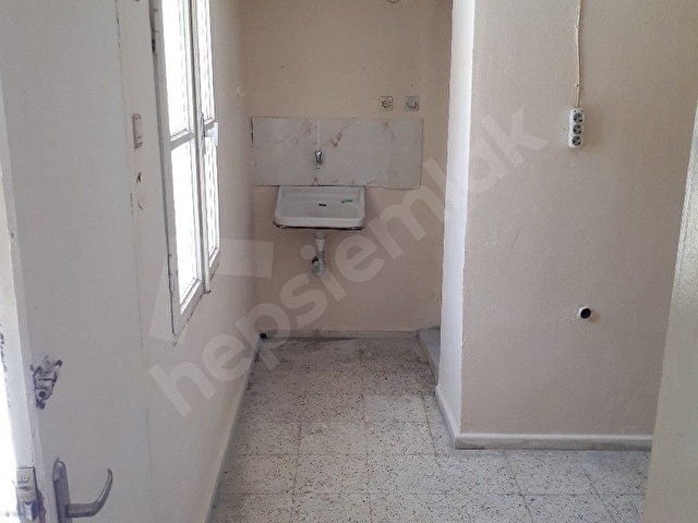 SAHİBİNDEN 1+1 TERAS KAT (YEŞİLYURT METRO DURAĞINA YAKINDIR) - Görsel 8