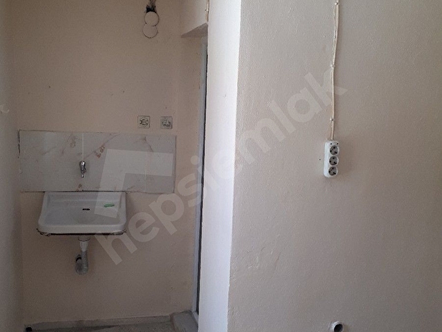 SAHİBİNDEN 1+1 TERAS KAT (YEŞİLYURT METRO DURAĞINA YAKINDIR) - Görsel 12