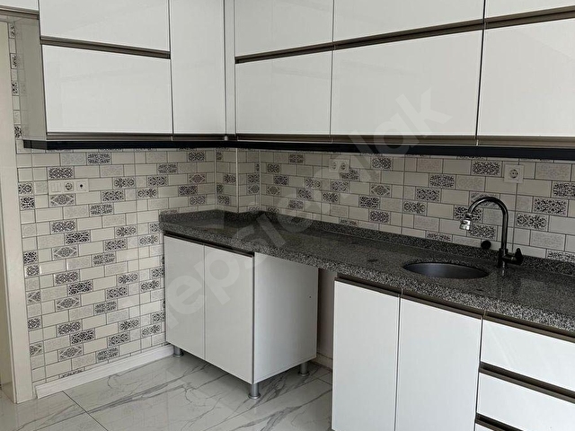 MİLENYUMDAN SOKULLU VE KABİL CAD YAKINI 2+1 115m2 ÖNCEPHE ARAKATTA LÜKS YAPILI CAM BALKONLU 3 CEPHE - Görsel 17