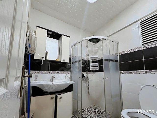 Beyoğlu Aynalıçeşmede 2.kat 2+1 full Eşyalı yüksek tavanlı 80m2 daire kira 30.000 lira.