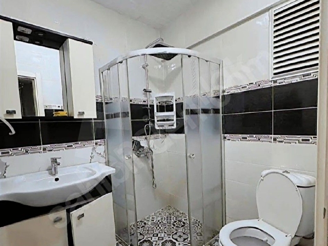 Beyoğlu Aynalıçeşmede 2.kat 2+1 full Eşyalı yüksek tavanlı 80m2 daire kira 30.000 lira. - Görsel 4