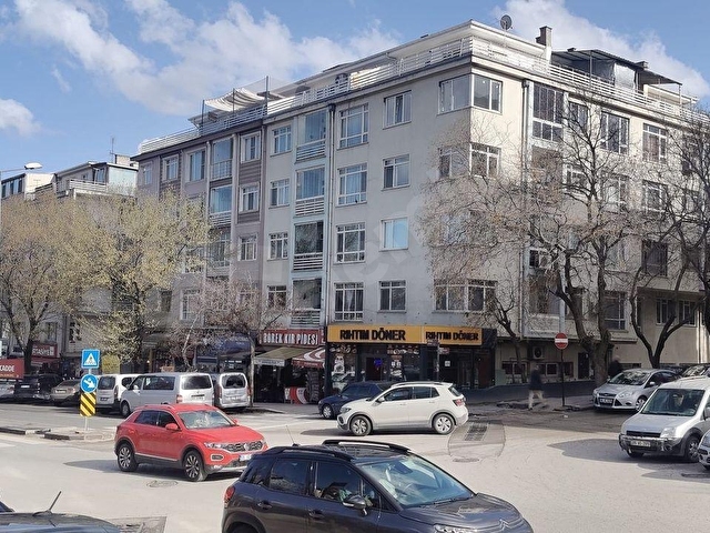 BAHÇELİEVLER BEŞEVLER DE 2+1 GİRİŞ KAT ÖN CEPHE DAİRE