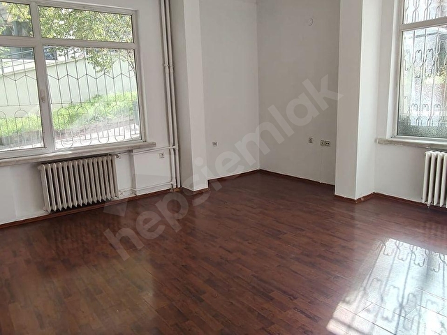 BAHÇELİEVLER BEŞEVLER DE 2+1 GİRİŞ KAT ÖN CEPHE DAİRE - Görsel 2