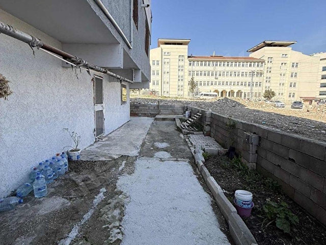 SGK BİNA ARKASI SATILIK BAHÇE KATI - Görsel 3