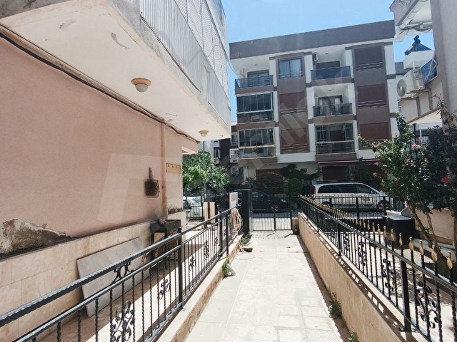 GÜMÜLDÜR DENİZ TARAFINDA SATILIK 2+1 70 M2 ARA KAT DAİRE - Görsel 3