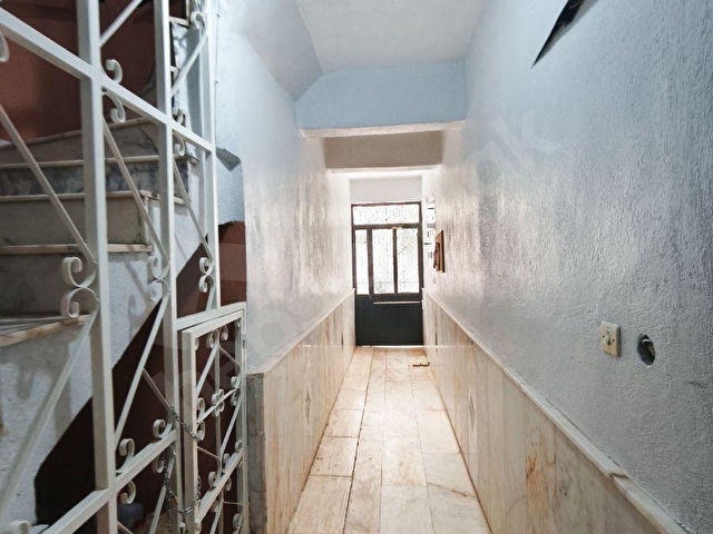 GÜMÜLDÜR DENİZ TARAFINDA SATILIK 2+1 70 M2 ARA KAT DAİRE - Görsel 5