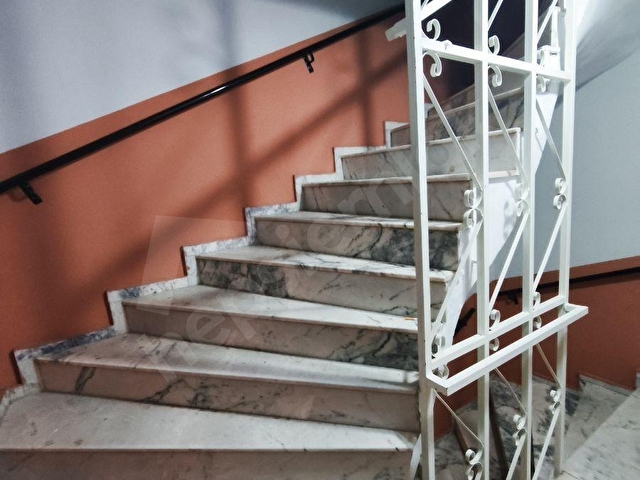 GÜMÜLDÜR DENİZ TARAFINDA SATILIK 2+1 70 M2 ARA KAT DAİRE - Görsel 8
