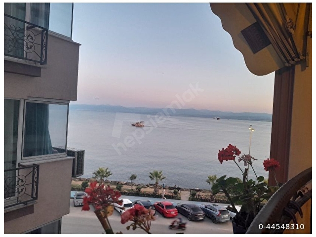Deniz manzaralı merkezde 100 metrekare 3+1 daire