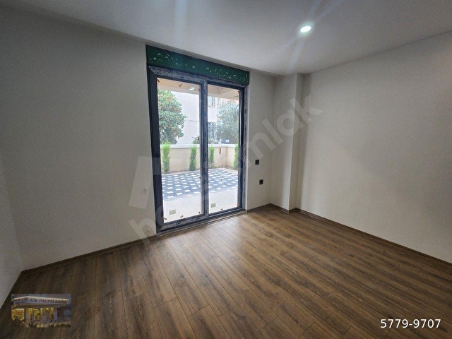 ZERDALİLİKDE SIFIR 3 KATLI BİNANIN BAHÇE KATI 1+1 KAPALI GARAJLI - Görsel 5