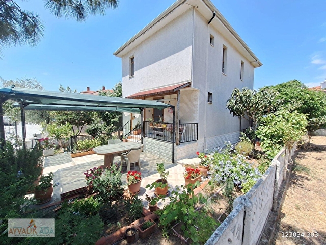 AYVALIK SAHİLKENTTE DENİZE YÜRÜME MESAFESNDE 3+1 MÜSTAKİL VİLLA